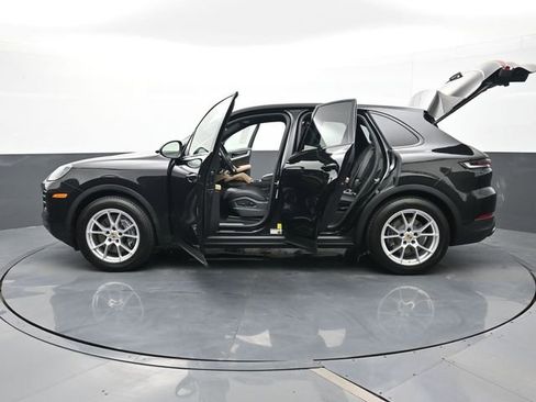 Certified 2024 Porsche Cayenne AWD/4WD image 29