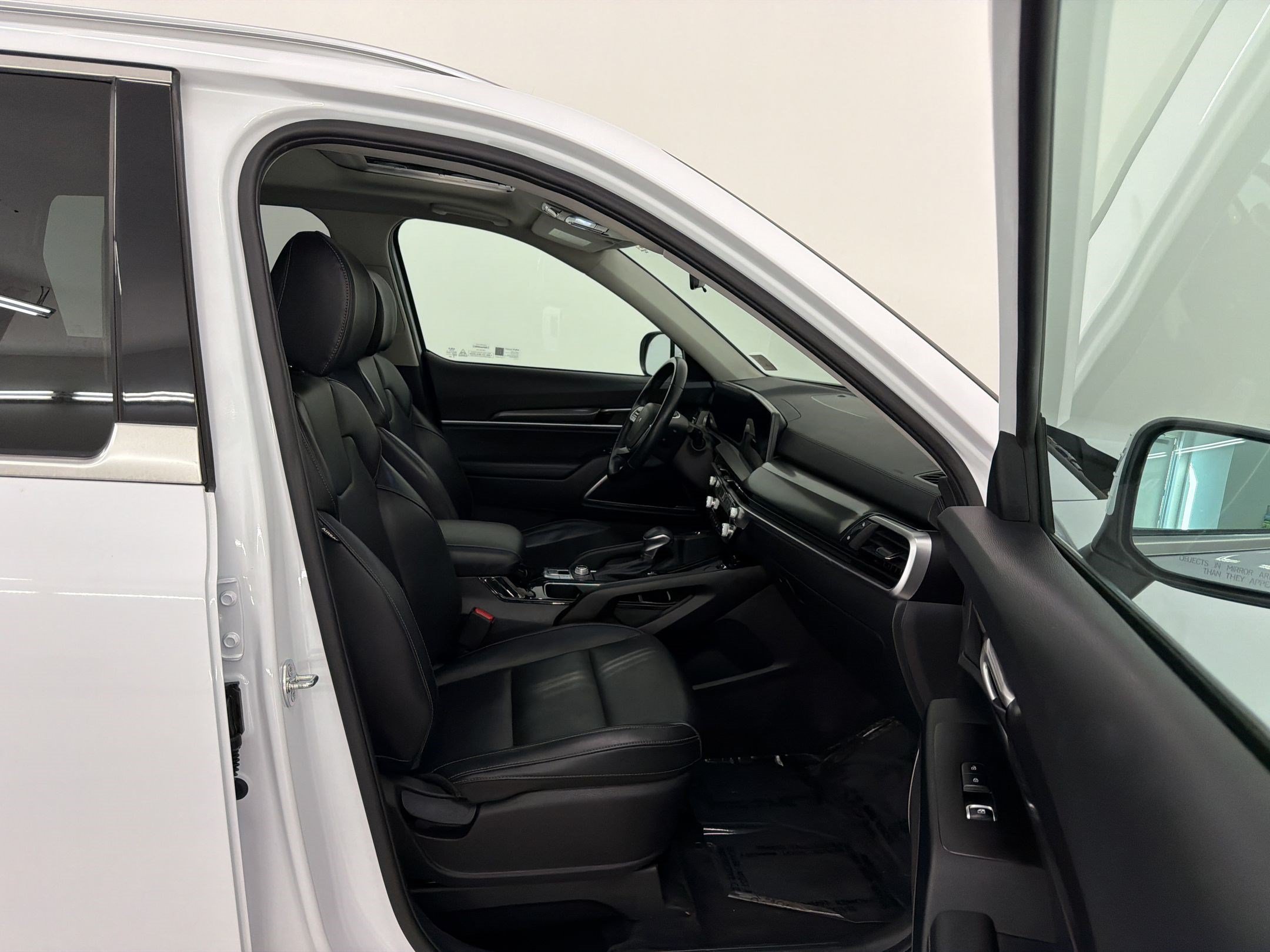 Used 2025 Kia Telluride S AWD/4WD image 27