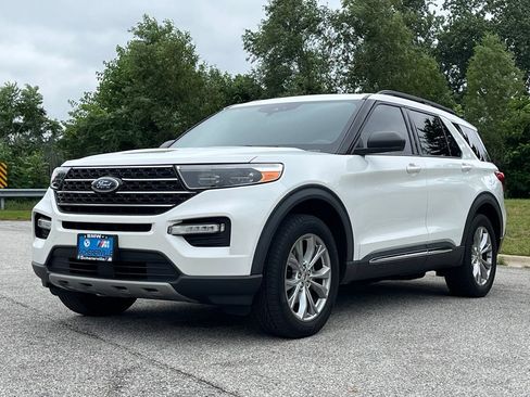 Used 2020 Ford Explorer XLT w/ Equipment Group 202A AWD/4WD image 3