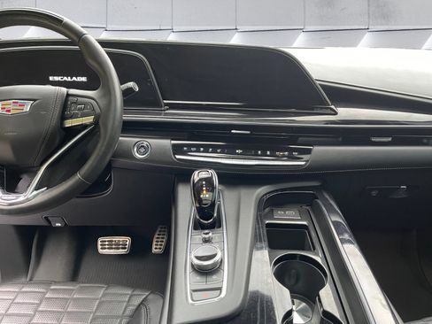 Used 2023 Cadillac Escalade V image 11