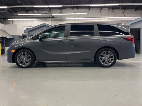 Used 2025 Honda Odyssey Touring image 4