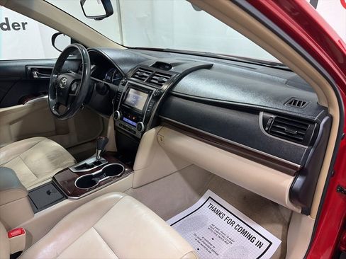Used 2014 Toyota Camry XLE w/ Leather Package FWD image 13