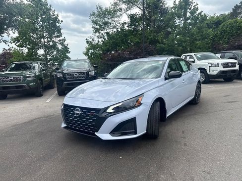New 2026 Nissan Altima 2.5 SR FWD image 3