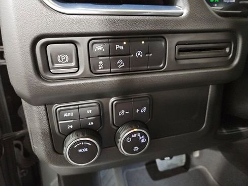 Used 2023 Chevrolet Suburban Premier AWD/4WD image 22