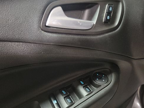 Used 2013 Ford Escape SE w/ Class II Trailer Tow Pkg image 18