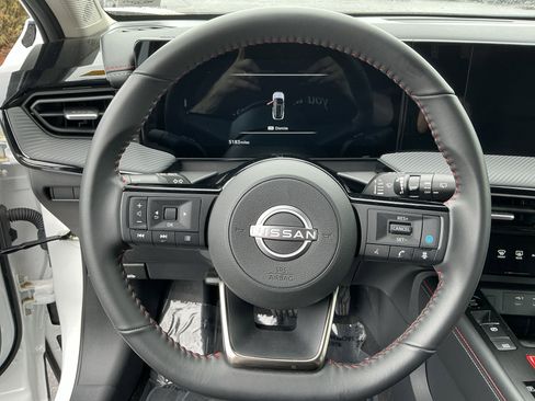 Used 2025 Nissan Kicks SR AWD/4WD image 14