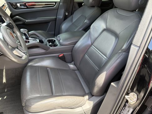 Used 2020 Porsche Cayenne AWD/4WD image 15