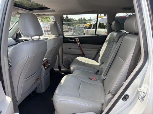 Used 2013 Toyota Highlander Limited AWD/4WD image 10
