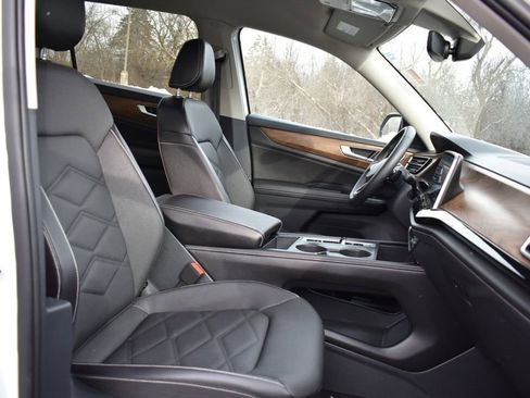 Used 2024 Volkswagen Atlas SE image 28