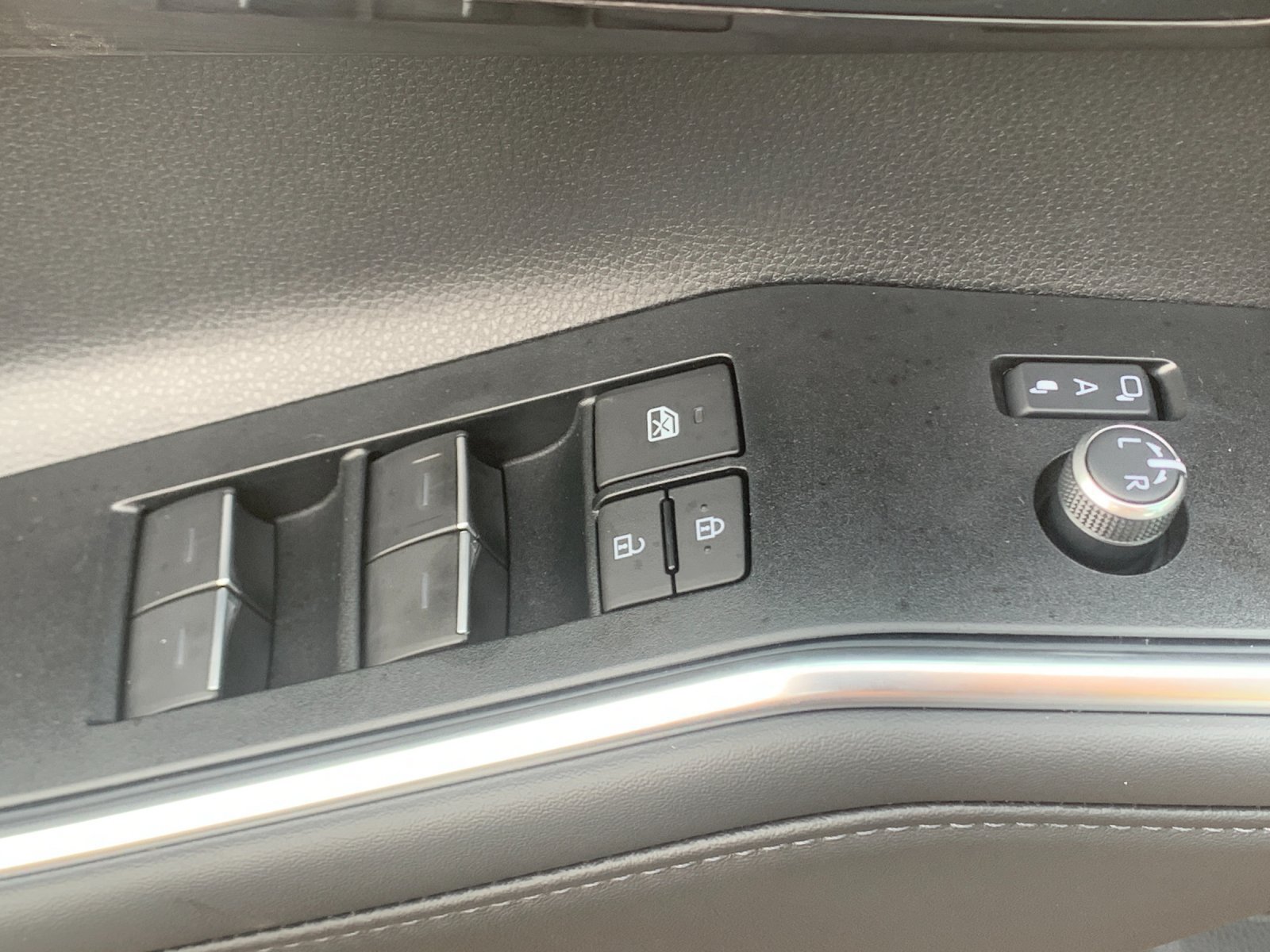 New 2026 Toyota Highlander Limited AWD/4WD image 12