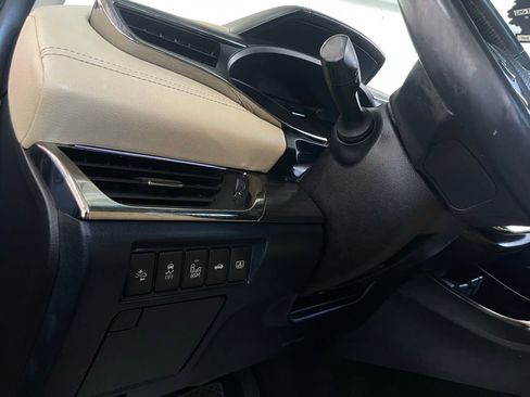 Used 2016 Toyota Avalon Limited image 33