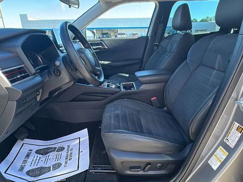 Used 2023 Mitsubishi Outlander SE image 10