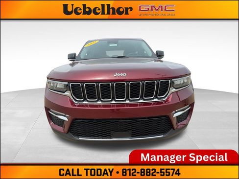 Used 2023 Jeep Grand Cherokee Limited w/ Trailer Tow Prep Group (B) AWD/4WD image 13