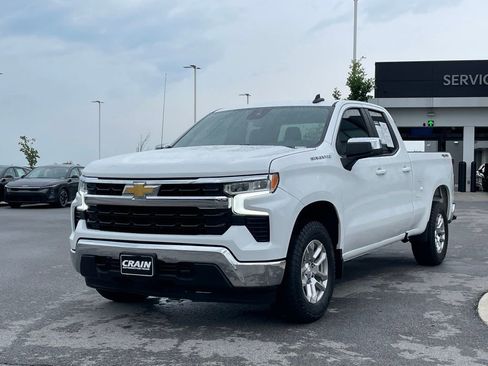 Used 2023 Chevrolet Silverado 1500 LT AWD/4WD image 3