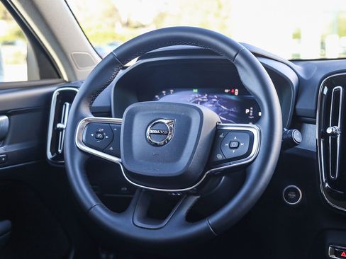 Used 2025 Volvo XC40 B5 Plus image 16