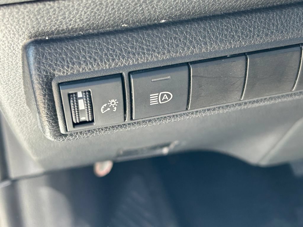 Used 2025 Toyota Corolla LE FWD image 23