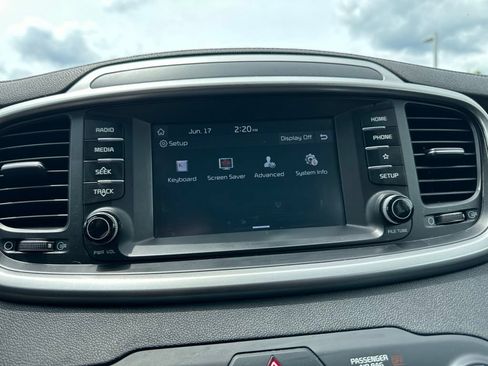 Used 2019 Kia Sorento AWD V6 image 47