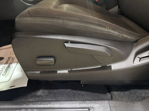 Used 2016 GMC Canyon SLE image 14