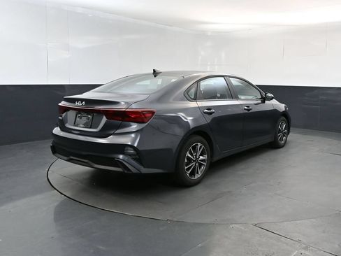 Used 2024 Kia Forte LXS FWD image 5
