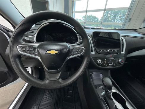 Used 2023 Chevrolet Malibu LS FWD image 13