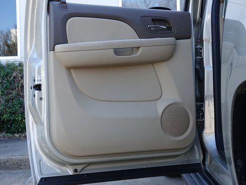 Used 2014 Chevrolet Suburban LTZ image 38