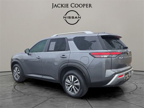 Certified 2025 Nissan Pathfinder SL image 3