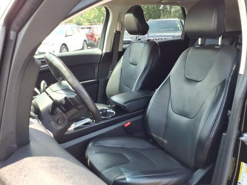 Used 2018 Ford Edge Titanium w/ Equipment Group 301A AWD/4WD image 2