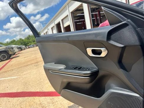 Used 2025 Kia K4 FWD image 21