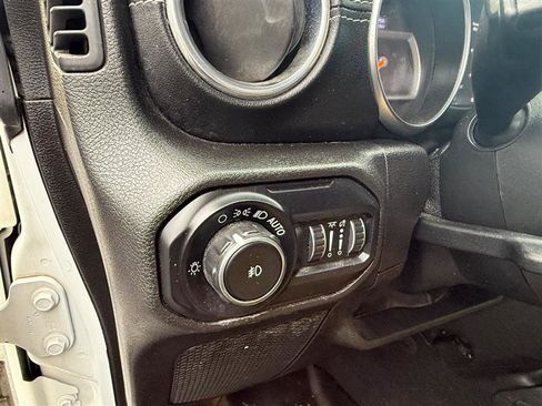 Used 2019 Jeep Wrangler Unlimited Sahara image 21