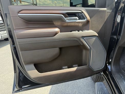 Used 2025 GMC Sierra 3500 Denali AWD/4WD image 13
