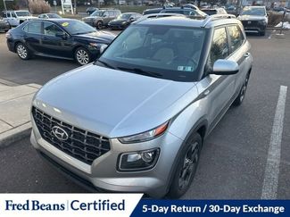 Used 2023 Hyundai Venue SEL video 2