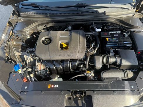 Used 2020 Hyundai Elantra SE image 11