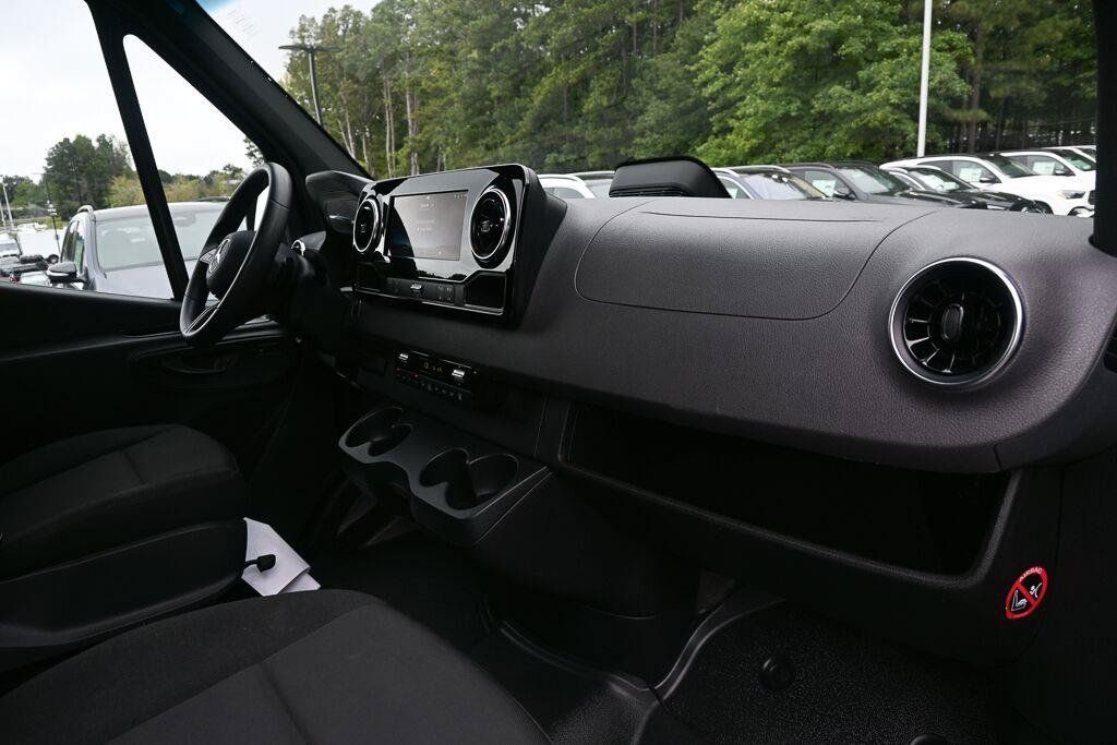Used 2025 Mercedes-Benz Sprinter 2500 image 29