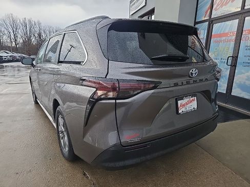 Used 2024 Toyota Sienna XLE image 8