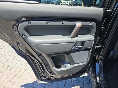 Used 2023 Land Rover Defender 110 X-Dynamic SE AWD/4WD image 13