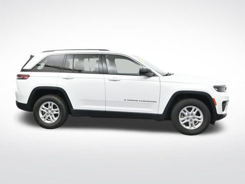 Used 2023 Jeep Grand Cherokee Laredo RWD image 4