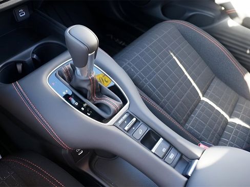 Certified 2025 Honda HR-V Sport image 21