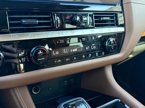 New 2026 Nissan Pathfinder Platinum image 28