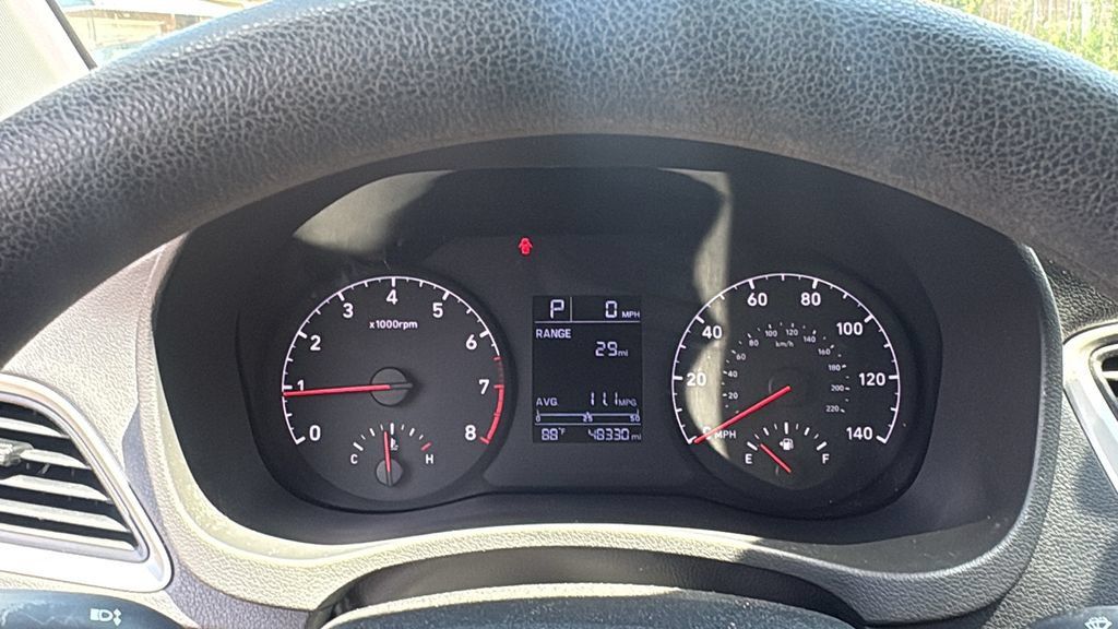 Used 2022 Hyundai Accent SE w/ Cargo Package FWD image 17