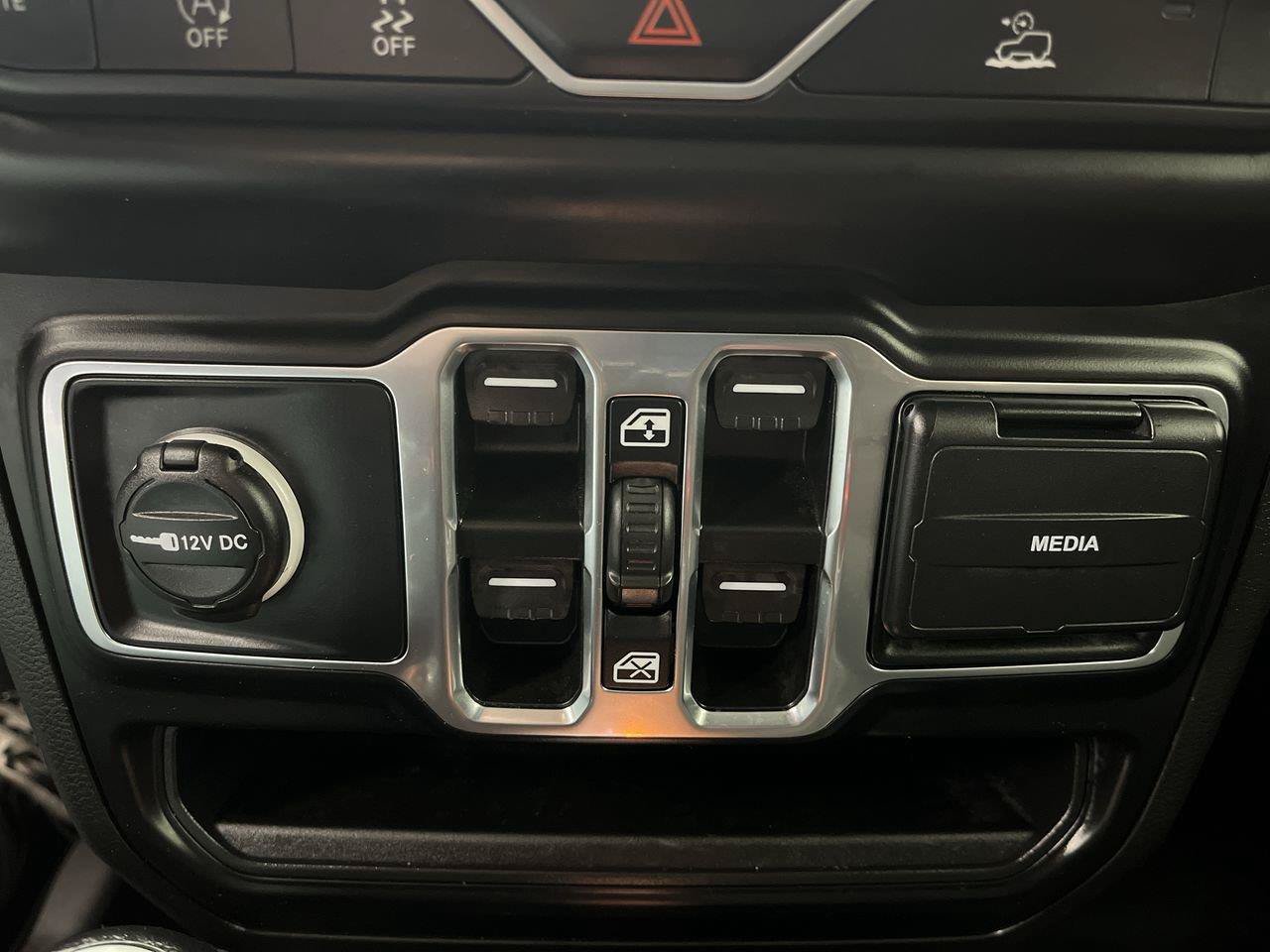Used 2023 Jeep Wrangler Unlimited Sport AWD/4WD image 20