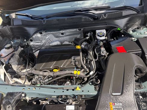Used 2025 Chevrolet Trax LT FWD image 31