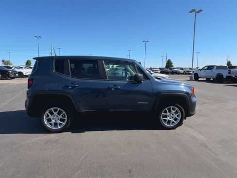 Used 2023 Jeep Renegade Latitude image 44