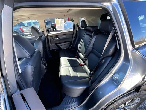 Used 2023 Nissan Rogue SV w/ SV Premium Package image 15