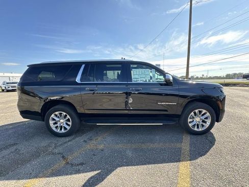 New 2026 Chevrolet Suburban Premier image 8