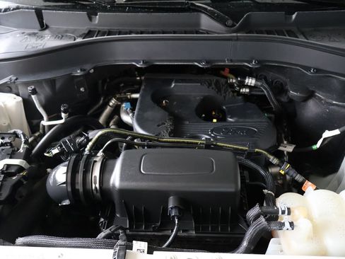 Used 2020 Ford Explorer XLT w/ Equipment Group 202A image 12