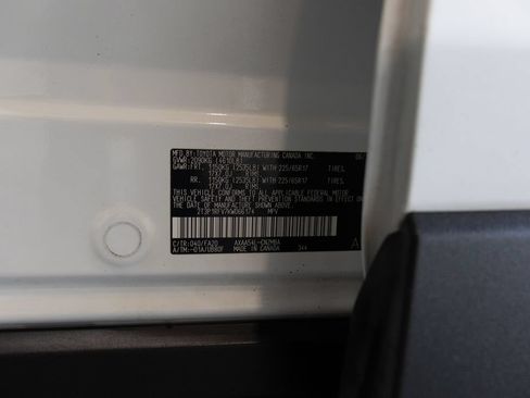 Used 2019 Toyota RAV4 XLE w/ Carpet Mat Package AWD/4WD image 34