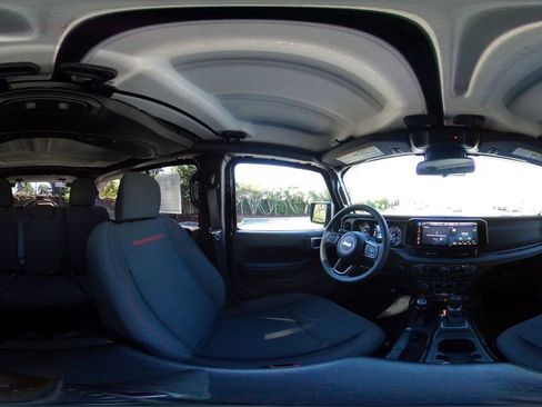 Used 2025 Jeep Wrangler Unlimited Rubicon image 41