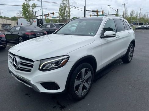 Used 2018 Mercedes-Benz GLC 300 4MATIC image 3