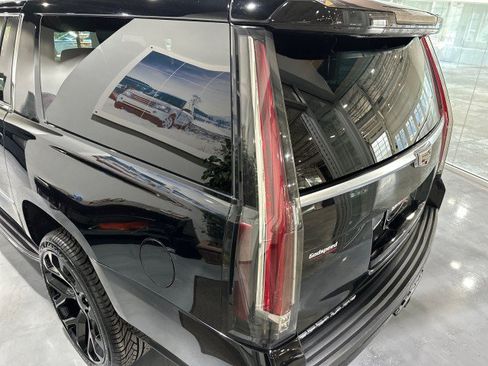 Used 2019 Cadillac Escalade ESV Premium Luxury AWD/4WD image 29