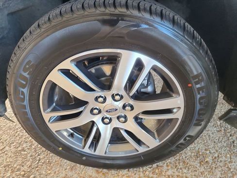 Used 2024 Ford Expedition Limited image 38